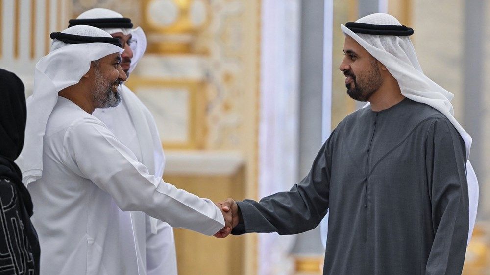 ذياب بن محمد بن زايد يلتقي عدداً من موظفي قطارات الاتحاد ويطَّلع على مستجدات مشاريع الشركة وخططها المستقبلية