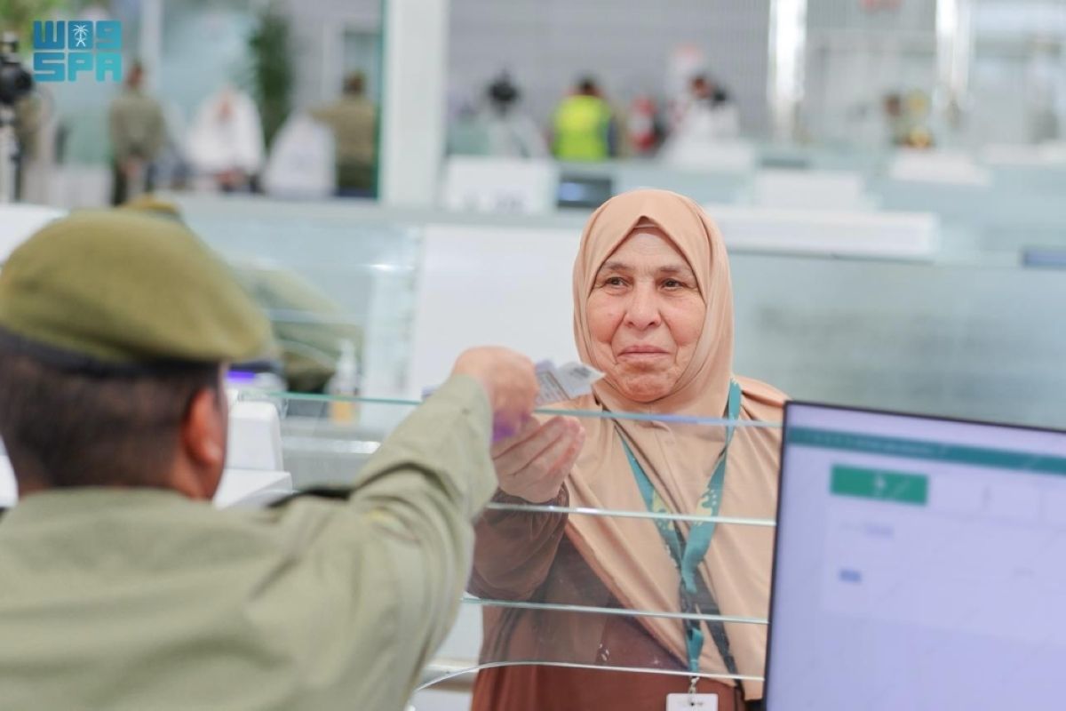 جوازات مطار الملك عبدالعزيز تستقبل أولى رحلات ضيوف الرحمن من سوريا