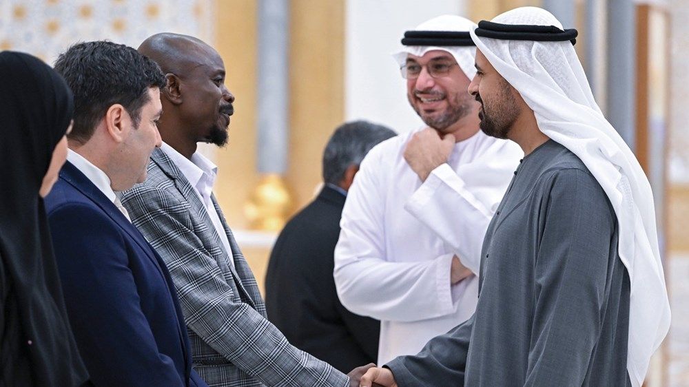 ذياب بن محمد بن زايد يلتقي عدداً من موظفي قطارات الاتحاد ويطَّلع على مستجدات مشاريع الشركة وخططها المستقبلية