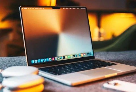 تكنولوجيا: أبل تستعد لتحسين واجهة Liquid Glass وإضافة ميزات جديدة داخل تحديث macOS 27