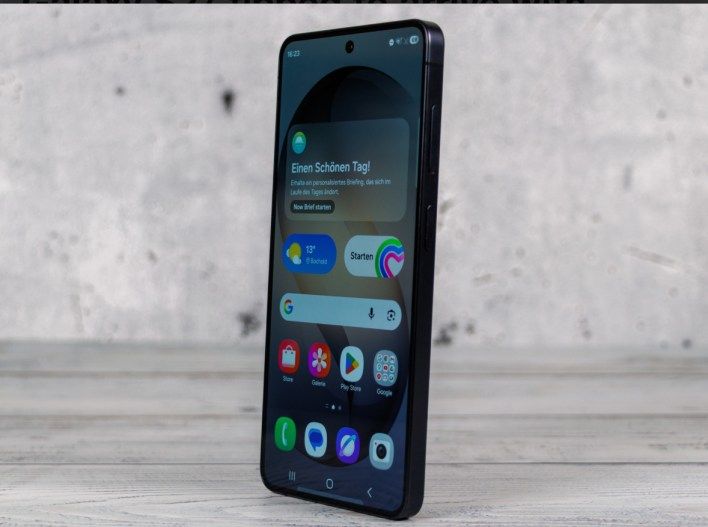 تكنولوجيا: هاتف Galaxy S27 قد يعتمد على شاشات مصنّعة في الصين وفق تسريبات جديدة