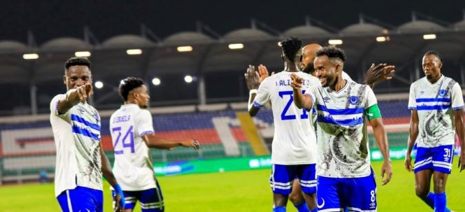 الهلال يقترب من الذهب