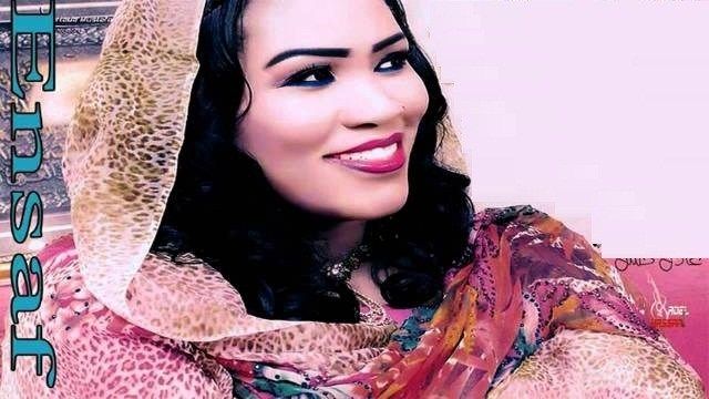 شاهد بالفيديو.. الفنانة إنصاف مدني تدخل في وصلة رقص مثيرة خلال “بروفة” لحفلها الجماهيري بالقاهرة