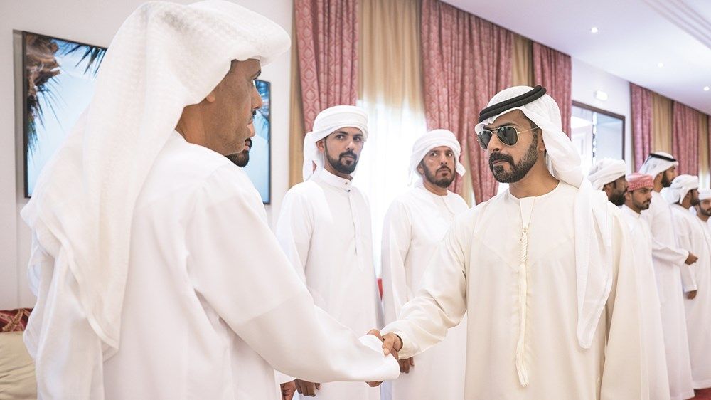 خليفة بن طحنون بن محمد يعزي في وفاة مبارك محمد الشامسي