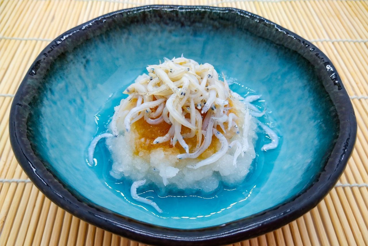 اليابان | شيراسو… أسماك دقيقة بقيمة غذائية عالية في اليابان