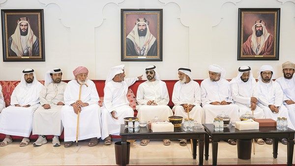 خليفة بن طحنون بن محمد يعزي في وفاة مبارك محمد الشامسي