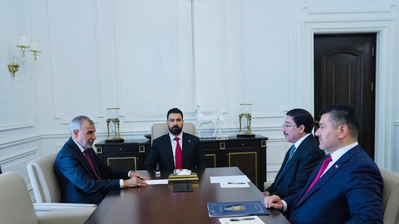 الزيدي يترأس الاجتماع الأول لمجلس الاستقرار المالي ويصدر توجيهات
