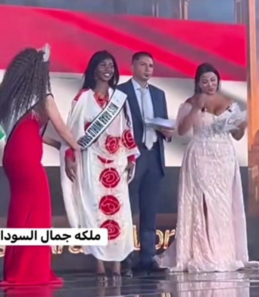 شاهد بالصورة والفيديو.. فتاة سودانية تصنف نفسها ملكة جمال السودان وتشارك في مهرجان لملكات الجمال بالقاهرة