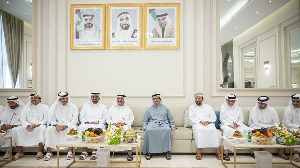 منصور بن زايد يحضر مأدبة غداء أقامها سلطان بن حمدان