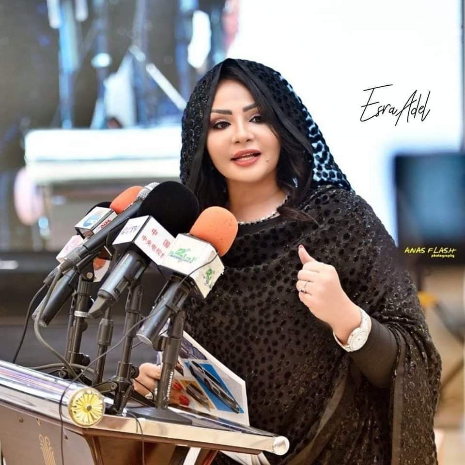 شاهد بالفيديو.. تعودت على الإنتقادات والإساءات الشخصية.. المذيعة الحسناء إسراء عادل ترد على أصحاب عبارة “لا للحرب”