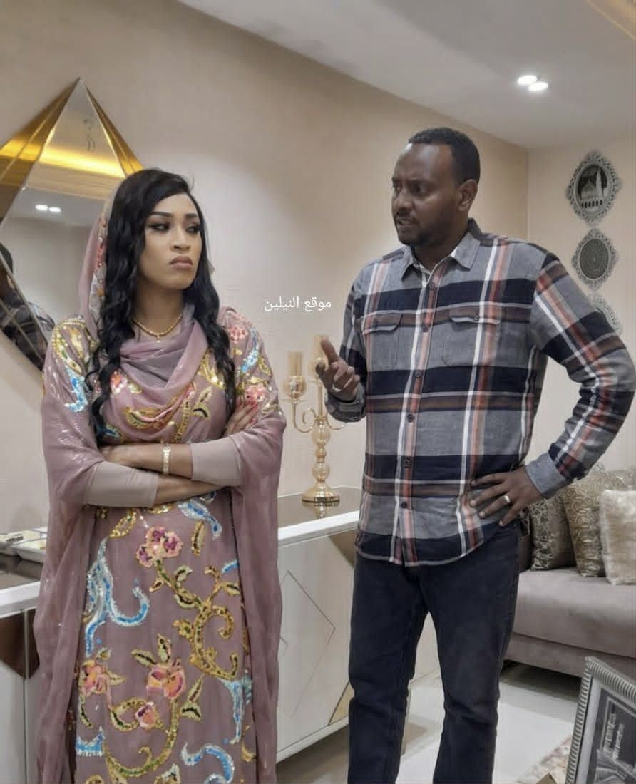 شاهد بالفيديو.. شاعر سوداني يفتح النار على الفنانة مروة الدولية ويهددها بإنهاء مسيرتها الفنية بالشيوخ والفقراء: (شينة ومفروض تشتغلي خادمة في البيوت)