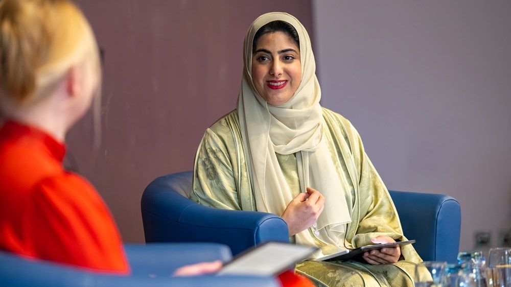 شمّا بنت سلطان بن خليفة تناقش القيادة المناخية في جامعة كامبريدج