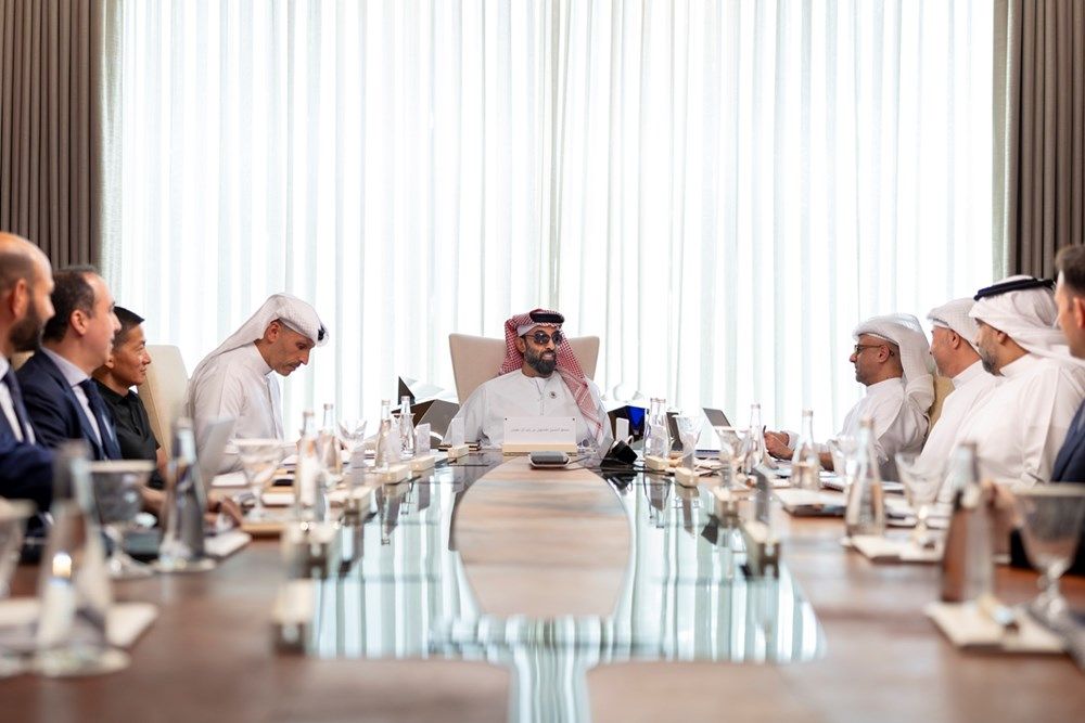طحنون بن زايد يترأس الاجتماع الثاني لمجلس إدارة شركة "إم جي إكس" لعام 2026