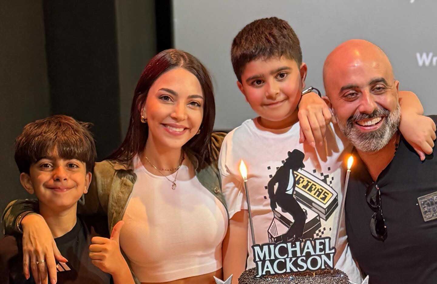 بالفيديو: ابن هشام حداد يفاجئ المتابعين برقصة مايكل جاكسون… لن تصدقوا كم هو موهوب