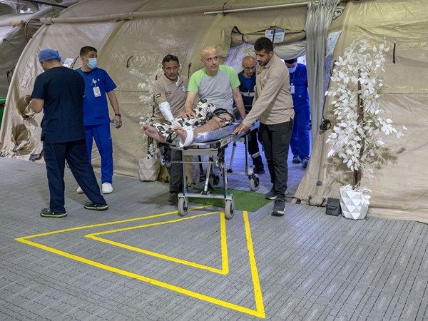 المستشفى الإماراتي العائم بالعريش يستقبل حالتين جديدتين من قطاع غزة ليرتفع إجمالي المرضى إلى 85 منذ إعادة افتتاح معبر رفح