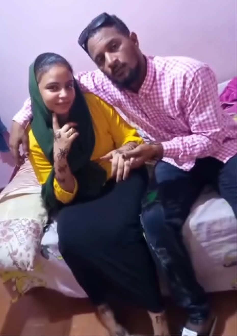 شاهد بالصورة والفيديو.. عريس سوداني وعروسته يشعلان مواقع التواصل بلقطات رومانسية من داخل منزلهما