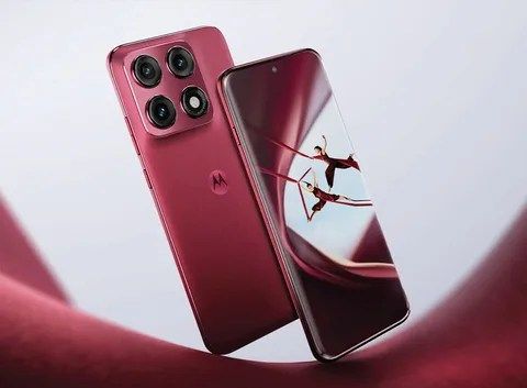 تكنولوجيا: هاتف +Motorola Edge 70 Pro يأتي بثلاثة ألوان وسيتم إطلاقه قريبا بأربع كاميرات بدقة 50 MP