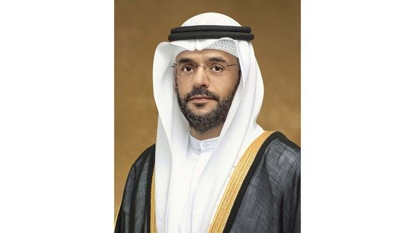 ولي عهد الشارقة يوجه بتسريع تبني الذكاء الاصطناعي المساعد