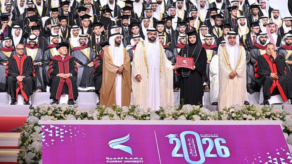 حمد الشرقي يشهد تخريج 302 طالب وطالبة من جامعة الفجيرة ويؤكد: الاستثمار في التعليم رهان الوطن نحو المستقبل