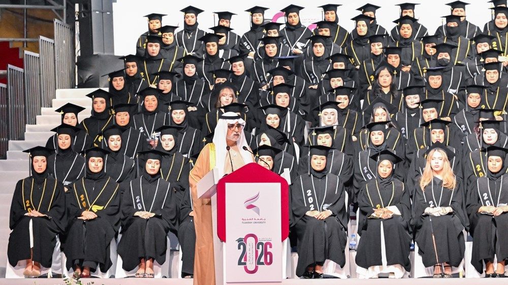 حمد الشرقي يشهد تخريج 302 طالب وطالبة من جامعة الفجيرة ويؤكد: الاستثمار في التعليم رهان الوطن نحو المستقبل