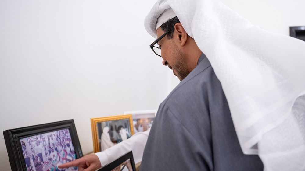 منصور بن زايد يعزي في وفاة عبيد جمعة الزعابي