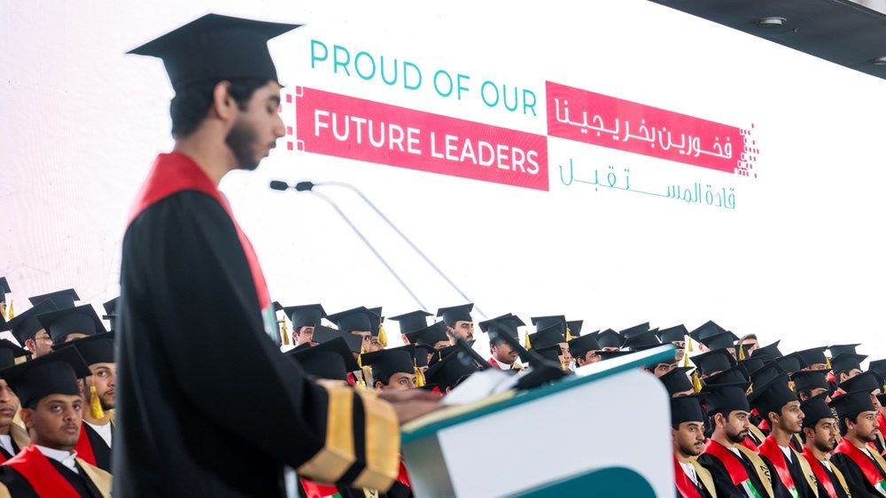 برعاية منصور بن زايد.. محمد بن حمدان بن زايد يشهد حفل تخريج طلبة مدارس الإمارات الوطنية بمجمع العين