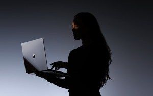 تكنولوجيا: مايكروسوفت تكشف رسميا عن مواصفات لابتوب Surface Laptop Ultra المذهل
