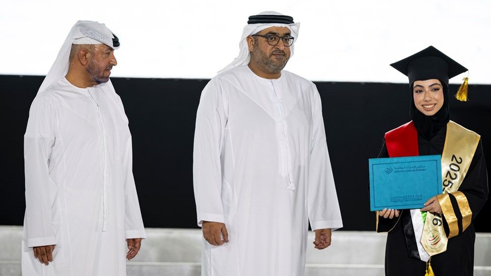 برعاية منصور بن زايد.. محمد بن حمدان بن زايد يشهد حفل تخريج طلبة مدارس الإمارات الوطنية بمجمع العين