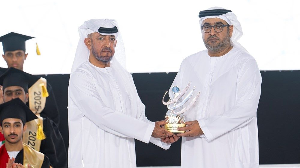 برعاية منصور بن زايد.. محمد بن حمدان بن زايد يشهد حفل تخريج طلبة مدارس الإمارات الوطنية بمجمع العين