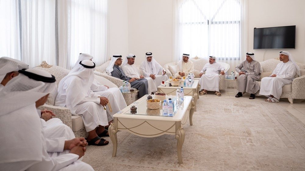 منصور بن زايد يعزي في وفاة عبيد جمعة الزعابي