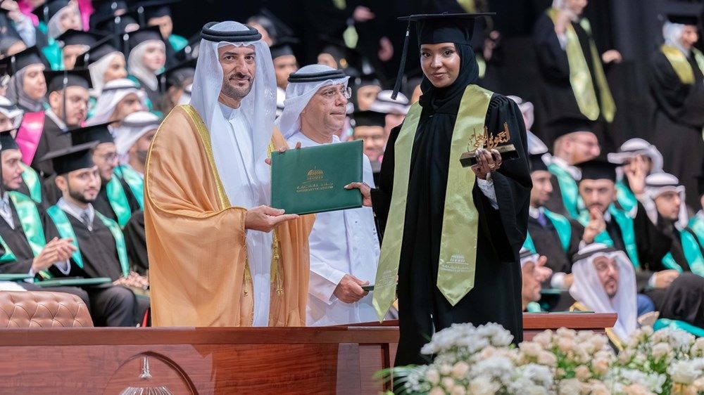 سلطان بن أحمد يشهد تخريج طلبة درجة البكالوريوس في الكليات الطبية والعلوم الصحية بجامعة الشارقة