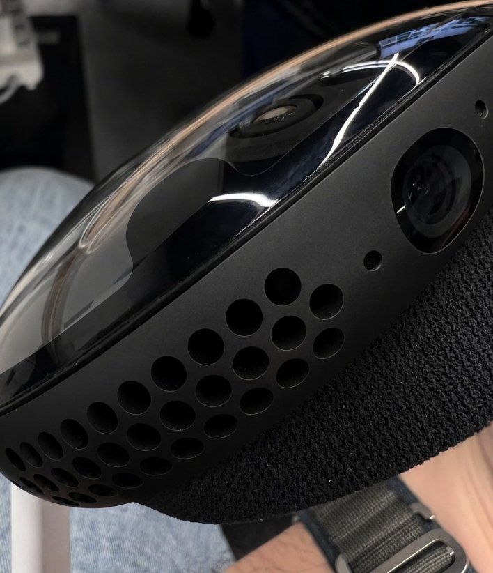 تكنولوجيا: أبل تُلمّح لإلغاء خلفاء Vision Pro مع ظهور تسريبات لإصدار باللون الأسود