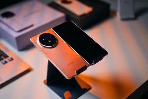 تكنولوجيا: شركة هونر تطلق هاتفها القابل للطي الرائد Magic V6 عالميا بتصميم نحيف للغاية