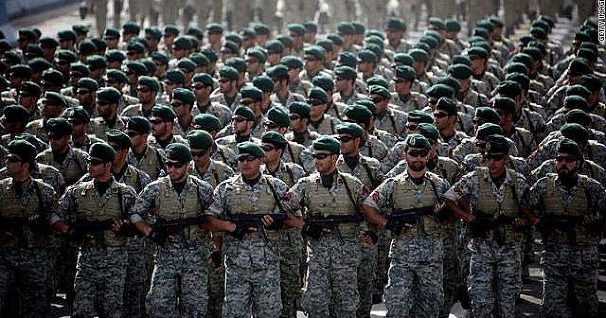 إيران: أجبرنا مدمرتين أميركيتين على مغادرة بحر عُمان بعد توجيه إنذار عسكري