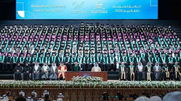 سلطان بن أحمد يشهد تخريج طلبة درجة البكالوريوس في الكليات الطبية والعلوم الصحية بجامعة الشارقة