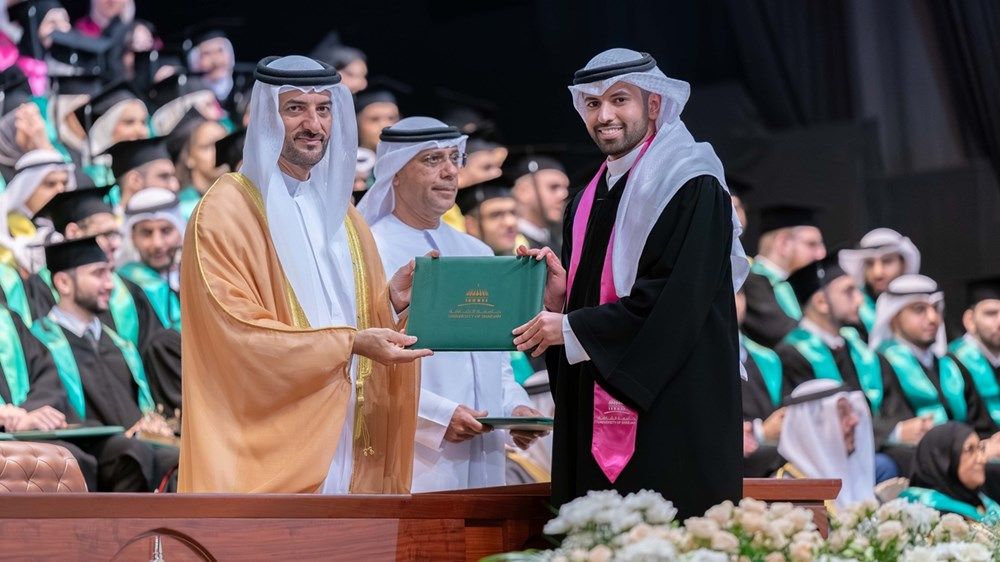 سلطان بن أحمد يشهد تخريج طلبة درجة البكالوريوس في الكليات الطبية والعلوم الصحية بجامعة الشارقة
