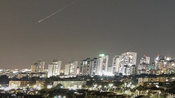إسرائيل تعلن تعرضها لهجمات بصواريخ قادمة من إيران