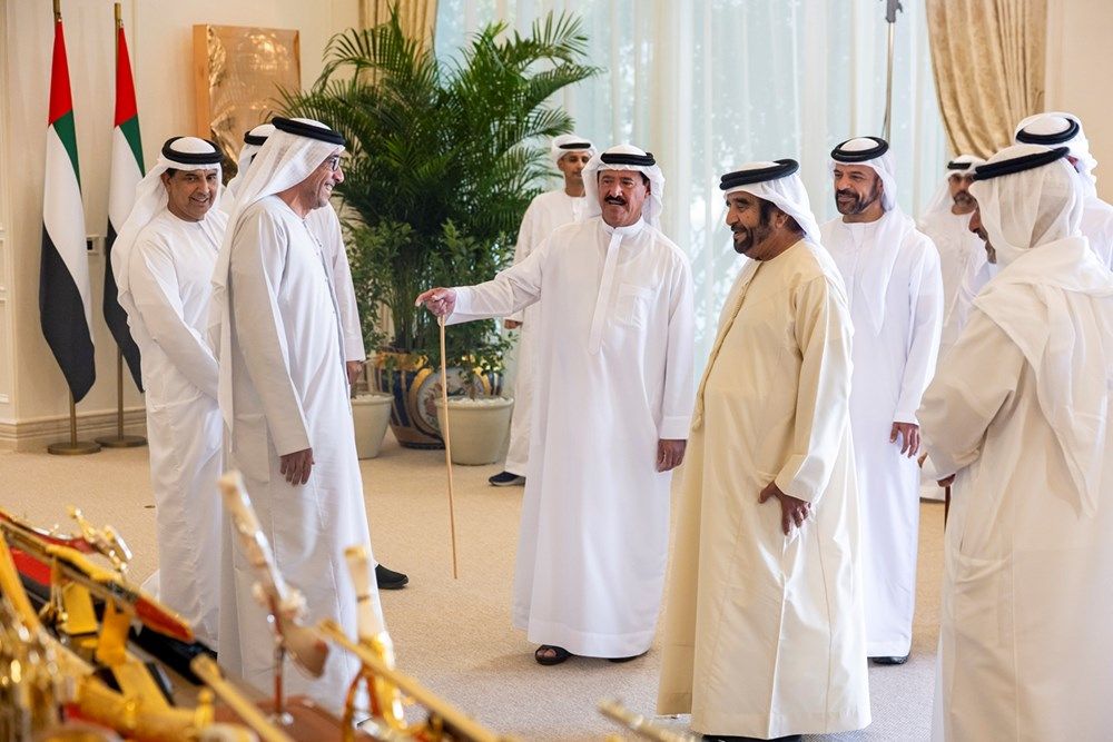 رئيس الدولة يستقبل فريق هجن الرئاسة