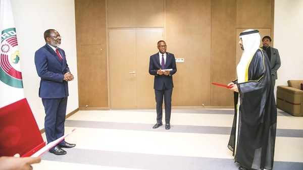 مندوب الإمارات الدائم لدى منظمة الإيكواس يقدم أوراق اعتماده
