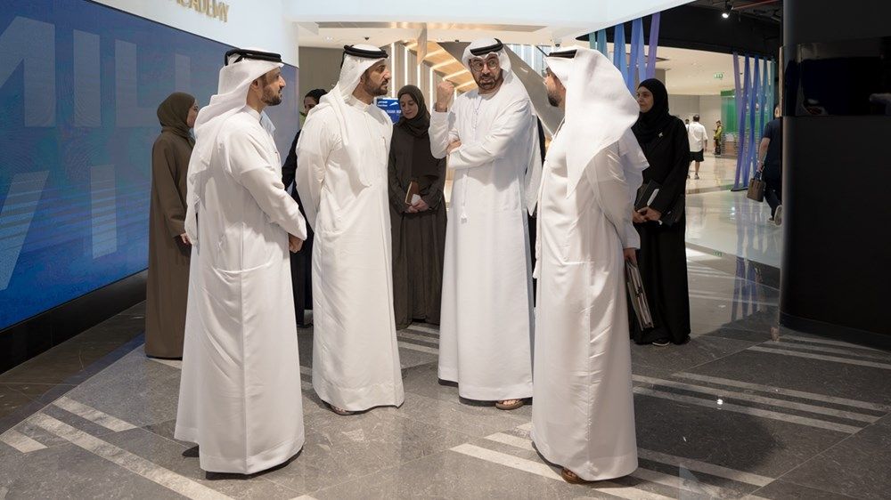 سلطان بن أحمد يزور رئاسة مجلس الوزراء ويطلع على منظومة التميز الحكومي وتطوير الأداء المؤسسي