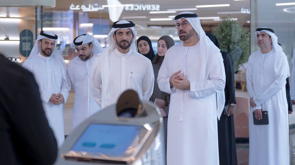 سلطان بن أحمد يزور رئاسة مجلس الوزراء ويطلع على منظومة التميز الحكومي وتطوير الأداء المؤسسي