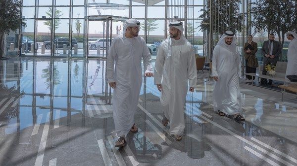 سلطان بن أحمد يزور رئاسة مجلس الوزراء ويطلع على منظومة التميز الحكومي وتطوير الأداء المؤسسي
