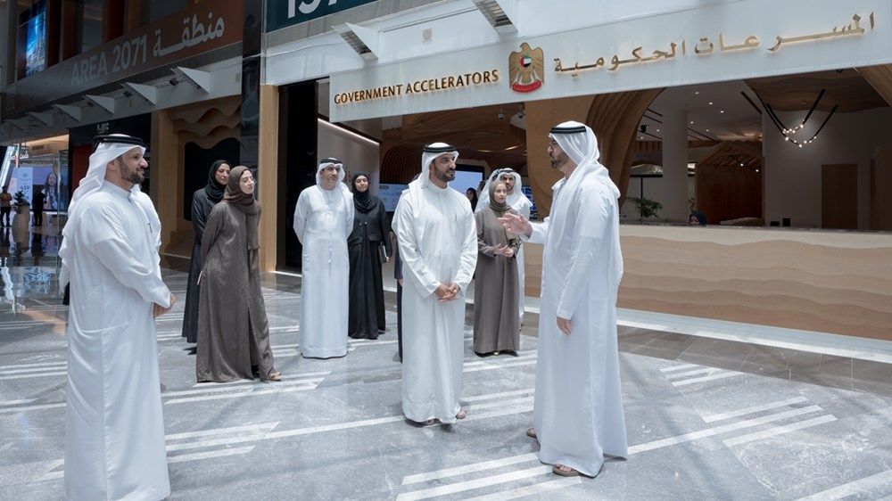 سلطان بن أحمد يزور رئاسة مجلس الوزراء ويطلع على منظومة التميز الحكومي وتطوير الأداء المؤسسي