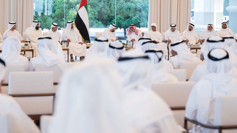 حمدان بن زايد يستقبل عدداً من المواطنين في قصر الظنة ويشيد بالكوادر المتميزة في منطقة الظفرة