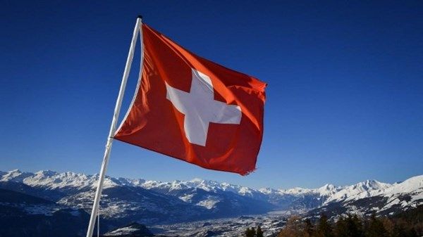 السويسريون يصوتون على مقترح يحدد عدد السكان