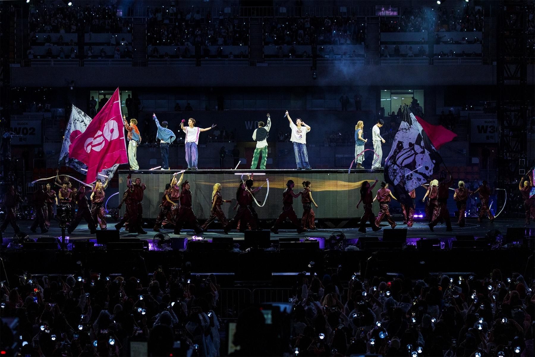 بالصور: BTS تُشعل بوسان أمام ١١٠ ألف معجب… تفاصيل الحفلَين