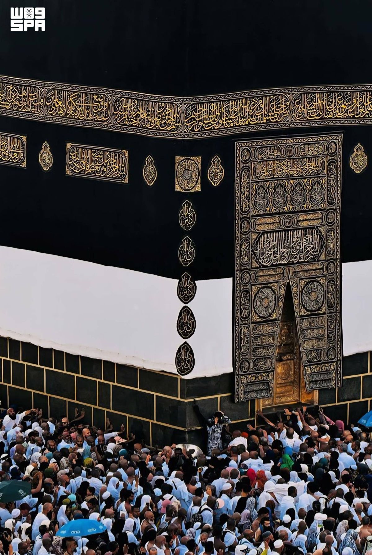 الصمديات والقناديل.. زخارف إسلامية تنسج على كسوة الكعبة المشرفة لوحة من الجمال والإتقان
