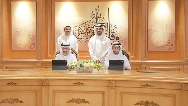 سلطان بن أحمد القاسمي يشهد توقيع «تفاهم» بين دائرة القضاء ومحاكم «دبي المالي العالمي»