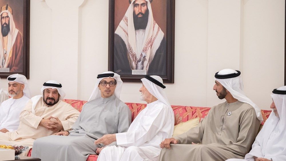 منصور بن زايد يعزي عبدالجليل عبدالرحمن البلوكي في وفاة والدته