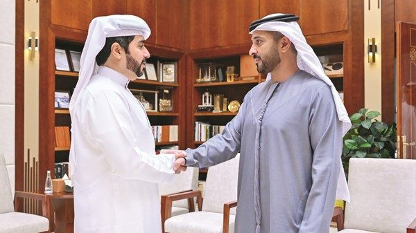 عبد العزيز بن حميد وقنصل عام البحرين يبحثان تعزيز التعاون